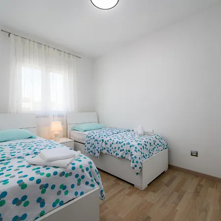 Stancija Amorozo 5 - N. 7 *